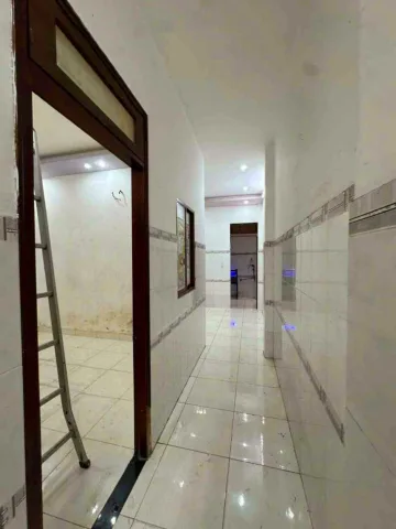 Nhà 2 tầng trung tâm Bình Tân,80m2,chỉ 5 đồng hơn,HXH 6m, 4 phòng ngủ ,không quy hoạch, không lộ giới, sổ A4 cất két,công chứng liền.