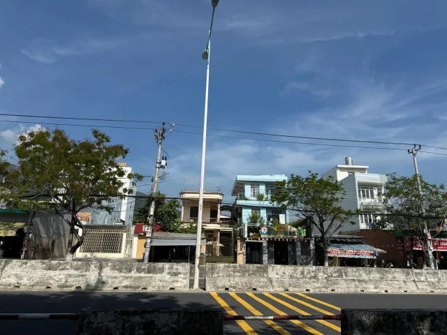 đất mặt tiền Nguyễn Tất Thành, gần vòng xoay Phước Đồng
 👍Diện tích: 408m2, trong có 48m2 ONT, 360m2 CLN, ngang 11,5m, nở hậu 13m