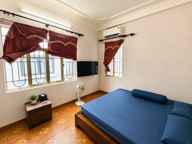 KIM GIANG nhà đẹp ,phân khúc còn rất ít ,hàng xóm khu đô thị 
32m5t giá 6,y tỷ 
Nhà dân xây chắc chắn,về ở ngay sổ đỏ chính chủ ,pháp lý chuẩn 
Lh;0377224604