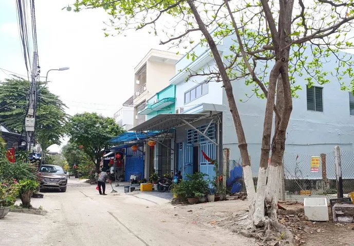 Lô đất mặt tiền đường Lưu Hữu Phước - tái định cư Hòn Rớ 1, Nam Nha Trang

📐Diện tích: 90m2 ngang 6m 
- Hướng Tây lệch Nam 
📕Sổ hồng - Xây dựng tự do