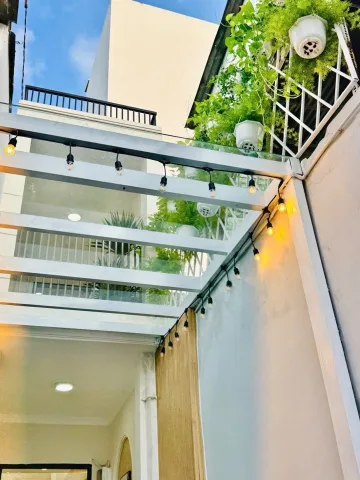 SIÊU PHẨM - SIÊU DIỆN TÍCH - CHỈ 77TR/M2 -
NGAY NGUYỄN GIA TRÍ BÌNH THẠNH - 2 TẦNG LÂU
MỚI ĐẸP - 2PN 2WC FULL NỘI THẤT SANG XỊN - DT
70M2 - NHỈNH 5 TỶ.