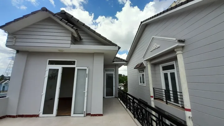BÁN NHÀ MẶT TIỀN ĐƯỜNG LINH TRUNG - 900m2 - BIỆT THỰ 4 TẦNG - GIÁ 72 TỶ TL