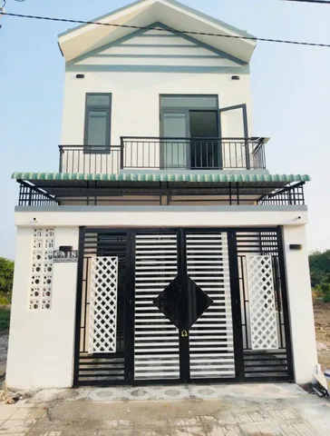 💥💥2tỷ
💥Căn nhà trệt lầu tại  quận 9 Hồ Chí Minh
💥Diện tích 100m2 (5*20), thổ cư full
💥Nhà gồm 3 phòng ngủ, sân ô tô,Vị trí đẹp, dân cư đông kín, sát cổng mp3
💵Giá chỉ 2tỷ
☎️Gọi/zalo: 0777012660 (Trọng Đại)