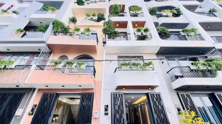 Chủ kẹt tiền bán gấp nhà 4 tầng full nội thất đường Thạnh Xuân 33, Quận 12, đường nhựa 6m thông