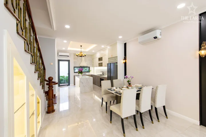 Bán Nhà phố thương mại 4 tầng đa năng, cách chợ Bình Chánh 1km