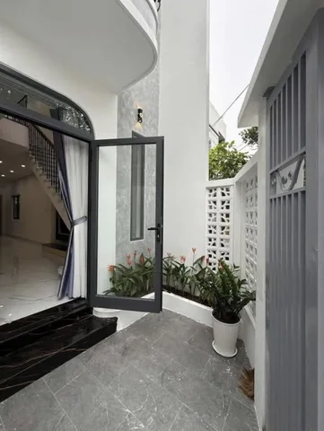 BÁN NHÀ 1 TRỆT 2 LẦU QUẬN 7 – VỊ TRÍ ĐẸP, KHU DÂN CƯ VĂN MINH, PHÁP LÝ RÕ RÀNG, THÍCH HỢP AN CƯ LÂU DÀI HOẶC ĐẦU TƯ GIỮ TÀI SẢN