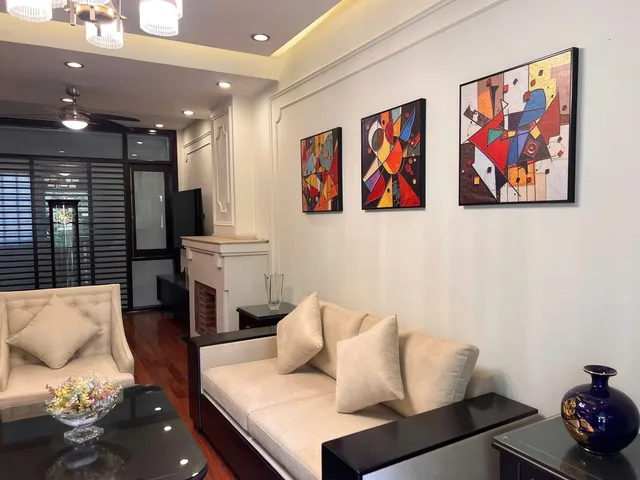 Cho thuê NHÀ ĐẸP, SÂN VƯỜN phố Tô Ngọc Vân, Tây Hồ 100M x 4T giá 50 triệu