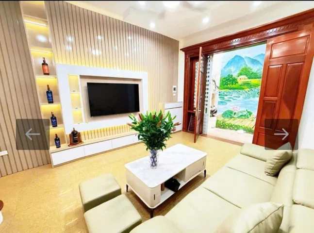 Nhà Nguyễn Khánh Toàn-48m-đỗ xe ở sân-5 tầng-sân phơi rộng view thành phố