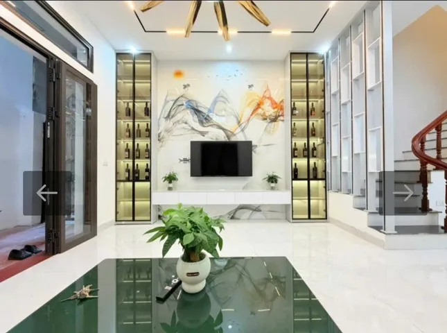 Nhà Cầu Giấy-50M-5 tầng-Full nội thất-Lô góc 3 thoáng-11 tỷ