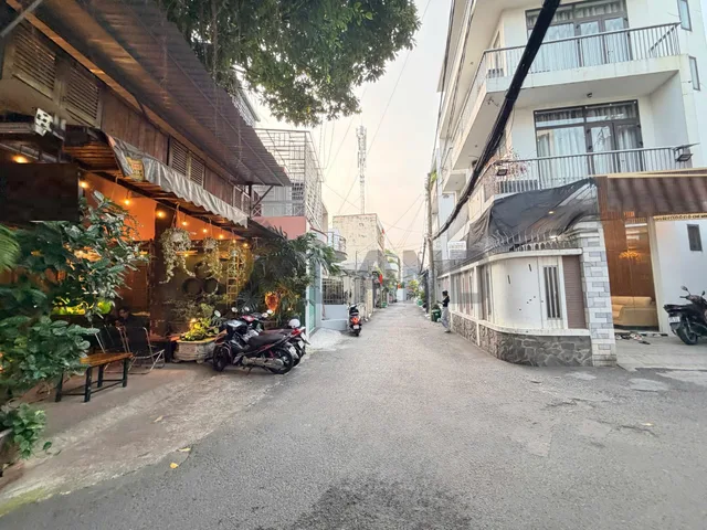 382 - SIÊU PHẨM- NHÀ MẶT TIỀN 3 TẦNG KD TỐT - GẦN VINCOM THỦ ĐỨC- CHỈ HƠN 6 TỶ
