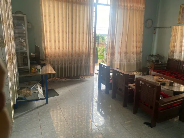 Bán gấp nhà thôn 4 Trà Đa 
Nhà cấp 4 cũ xây kiên cố ạ
Dt: 8x15 đất nông nghiệp lên thổ cư thoải mái