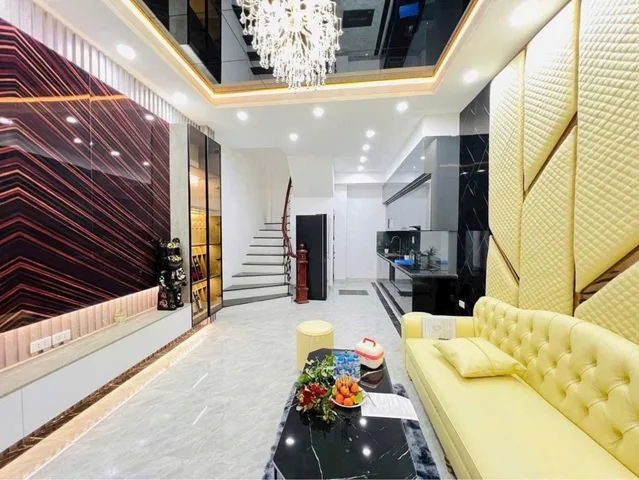 Bán nhà Nguyễn Lân – Giá 12.4 tỷ – DT 35m² x 5 tầng – MT 3.9m – 1 nhà ra phố, Full nội thất, Ô tô đỗ cửa
