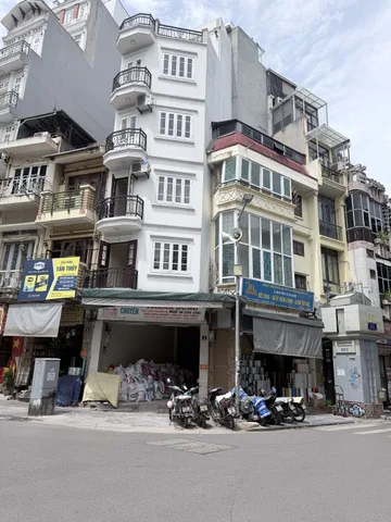Nhà mới đoạn đẹp phố Chùa Láng- Huỳnh thúc kháng kéo dài diện tích 90m x 4 tầng