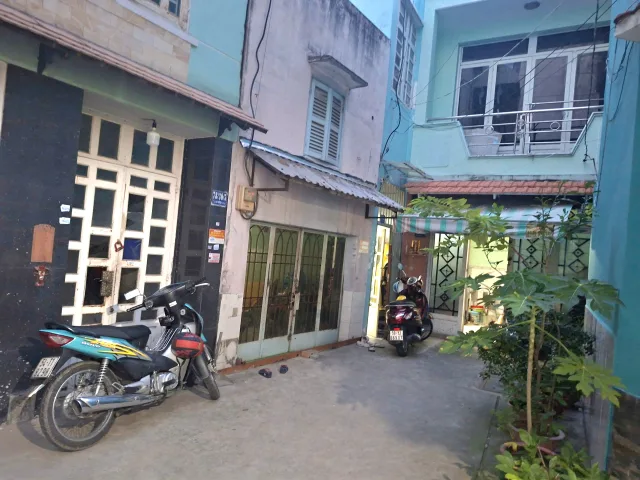 Nhà Quận 6, chợ Phú Lâm, 5 tầng mà chỉ hơn 5 tỷ