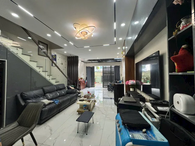 Bán nhà KCX Nguyên Hồng diện tích chuẩn (4x18m) 4 tầng mới cứng ở ngay cạnh công viên. Giá 12.5 tỷ