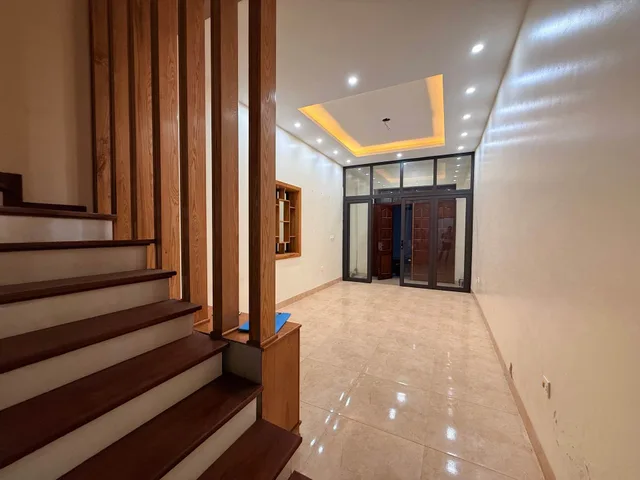 Bán nhà phố Vũ Tông Phan 
65m 3t , ngõ thông kinh doanh ,ô tô qua nhà ,giá đầu tư 
Lh0377224604