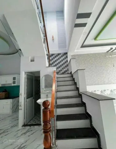 Nhà bỏ trống nhà không có ai trông coi chủ bán ra