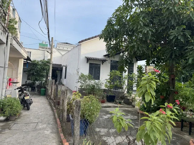 Mặt tiền đường 40, Linh Đông cần bán.