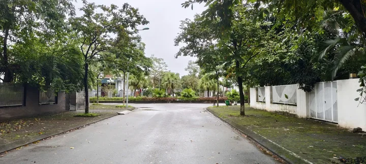 Bán đất biệt thự lô áp góc dãy BT1 thuộc KĐT phúc ninh. Làn 2 đường đấu mã. Diện tích 240m mặt tiền 12m hướng đông nam. Phường vũ ninh tỉnh bắc ninh