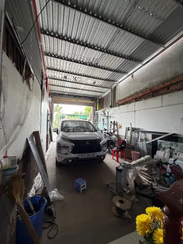 Bán nhà mặt tiền kinh doanh gần chợ Bà Điểm, DT 4x41m, đường nhựa 10m, SHR, giá tốt chỉ 30 triệu/m²