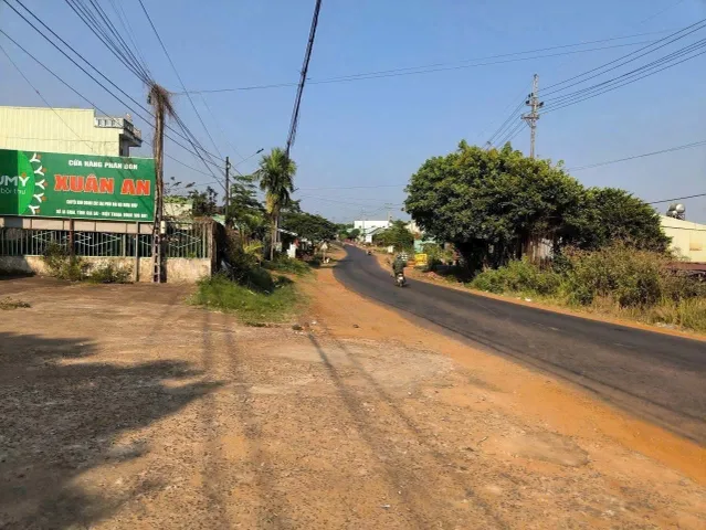 Bân đất Gia Lai, mặt tiền đường Hùng Vương