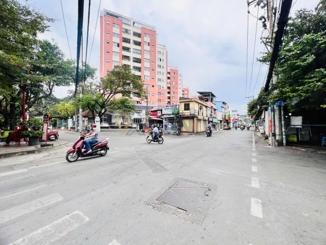 381 - SIÊU PHẨM NHÀ MẶT TIỀN NGAY ĐƯỜNG SỐ RA HOÀNG DIỆU 2 CHỈ 100M- 225M2 NGANG 11M- XD CAO TẦNG