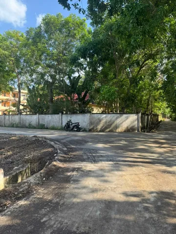 Bán  273M lô góc 3 mặt tiền sau trường học