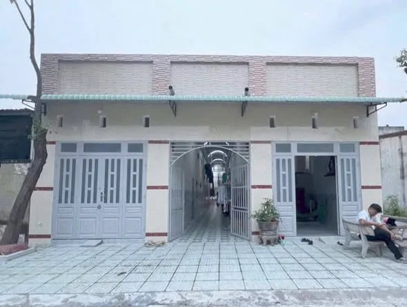 Chủ nhà kẹt tiền cần bán gấp 1 dãy trọ bao gồm: 18 phòng + 2 kiôt kinh doanh tạp hóa phía trước tại đường Quách Điêu, khu công nghiệp Vĩnh Lộc.