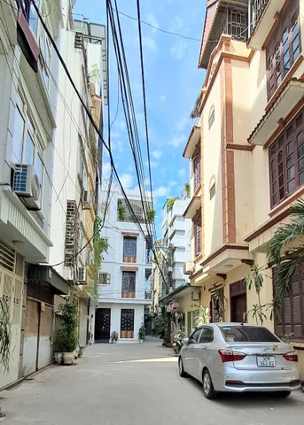 Bán nhà PHÚ DIỄN. Phân lô Quân Đội, Ôto tránh, dừng đỗ, vào nhà. Thoáng trước sau.
