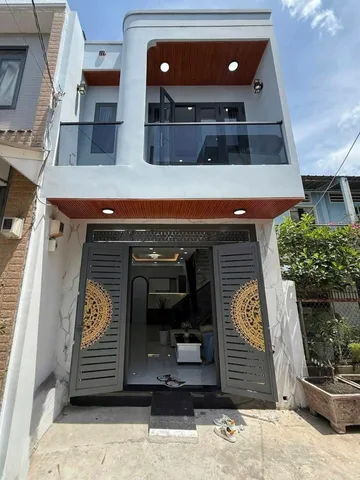 🏗️ 1 trệt 1 lửng kiên cố, 3 phòng ngủ 
🔸Diện tích : 7 x 23 sổ riêng thổ cư 
🔸Gần trường Thống Nhất A, Hưng Vương 
📍Dân cư kín, đường nhựa thông 
✌️ Giá : 2ty2 thương lượng 
☎️Lh :0777012660 (Trọng Đại)
