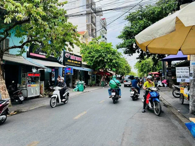 Bán Nhà Mặt Tiền Lý Phục Man . Quận 7. DT 12x28m Sh 300m2. Giá tốt 50 tỷ