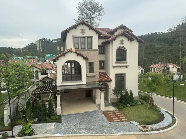 Chính chủ: CẦN TIỀN NÊN BÁN GẤP biệt thự 2 mặt tiền đã bàn giao, đang chờ làm sổ trong khu Thanh Xuân Valley của BIM. Thiện chí có thể thương lượng giá tốt vì chủ nhà đang cần tiền để xây nhà.