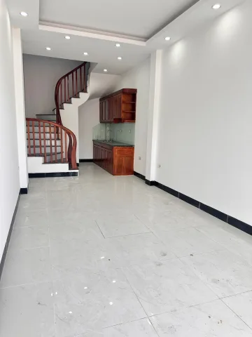 Vũ Tông Phan  ô tô đỗ cửa kinh doanh nhỏ chỉ 6,x tỷ                nhà 5t như mới vuông vắn thoáng đẹp                                                                             sổ đỏ chính chủ , rất thiện chí , giao dịch nhanh
Lh:0377224604