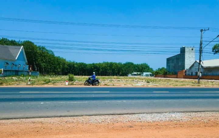 BÁN ĐẤT 750M2 ĐẤT SHR, TH.CƯ GẦN KCN, CHỢ MT THÔNG RA NGÃ 4 DÂN ĐÔNG GIÁ 570TR