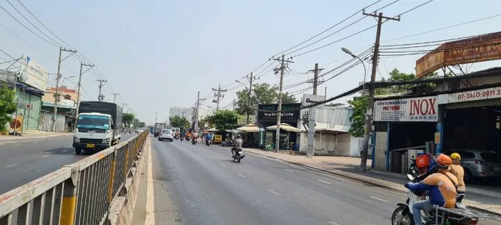 Mặt Bằng kinh doanh 3000m Mặt Tiền Quốc Lộ 13 Thủ Đức, có Kho 2500m, sân rộng 500m
