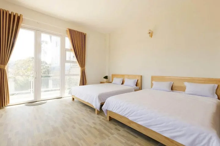 Bán khách sạn 2 mặt tiền có hơn 30 phòng. Thu nhập hơn 100tr/tháng mt phù đổng thiên vương