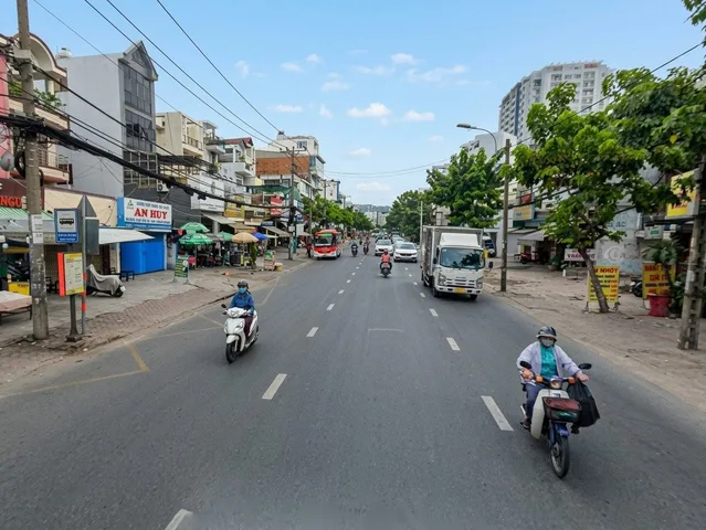 [L2557*] SÁT 5 TRƯỜNG ĐẠI HỌC - MT QUỐC LỘ 13 BÌNH THẠMENT - 22.x TỶ