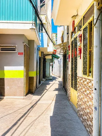 CG 🏡 Bán nhà hẻm 59 Nguyên Hồng, P.11, Bình Thạnh
🎯 Cách mặt tiền chỉ 50m, cách Phạm Văn Đồng khoảng 400m.

✔️ Diện tích: 3.1 x 10m, nở hậu nhẹ
✔️ Kết cấu: 1 trệt, 1 lầu đúc
✔️ Công năng: 2 PN - 2 WC
✔️ Nhà mới đẹp, tặng toàn bộ nội thất, dọn vào ở 
