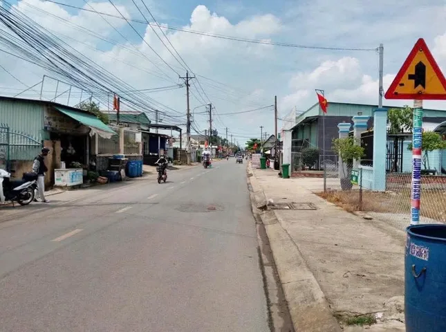 Nhu cầu kẹt tài chính nên cần ra gấp vị trí đất mặt tiền đường kinh doanh, dân cư đông đúc.