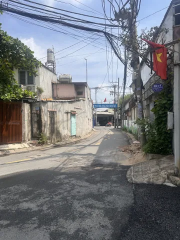 CHO THUÊ KHO XƯỞNG QUẬN 12 (Đầu đường Trần Thị Hè Quẹo Vô 60m)
Tổng diện tích: 205m2 ( Mặt tiền 13m, hình chữ L, Hậu 7m, 3m )
Giá cho thuê: 18 triệu/tháng 
Cho thuê dài hạn 
Liên hệ: 0937057237 (Chính Chủ)