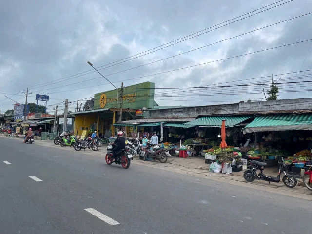 Chủ vừa gửi em lô đất cách chợ Minh Long chỉ 200m