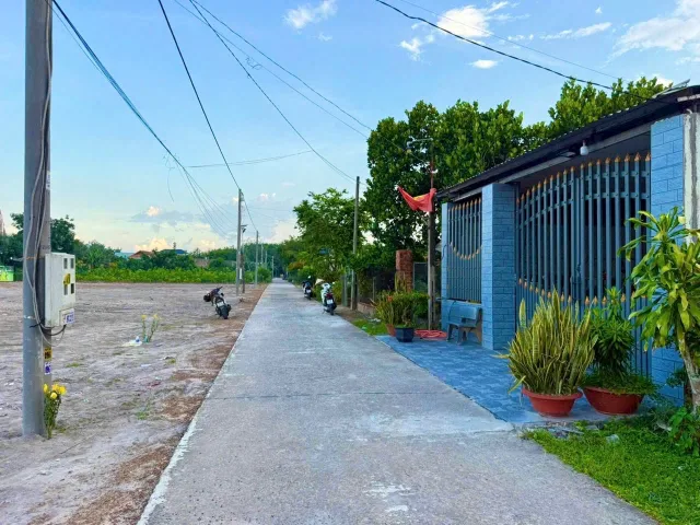 MẶT TIỀN THÔNG QUỐC LỘ 50M, NGAY CHỢ DT 4 LÔ 580M2 GIÁ 655TR, SHR, T.CƯ, Ở, KD CAFE