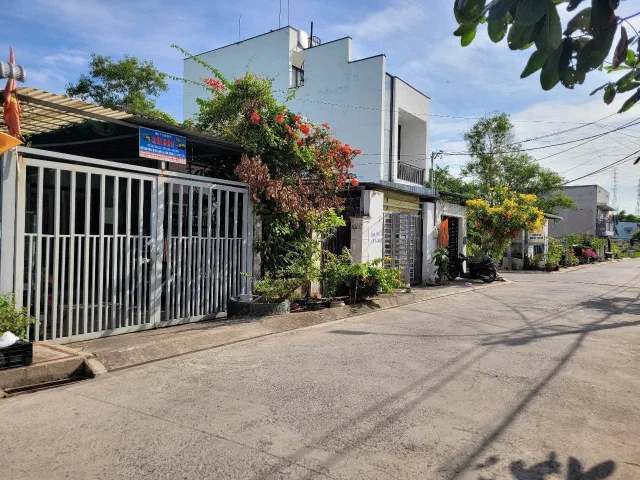 Đất đẹp, thổ cư - 100m2 5M*20M giá 3.2 tỷ tại 126 Nguyễn Văn Tạo Xã Long Thới Huyện Nhà Bè TP. Hồ Chí Minh