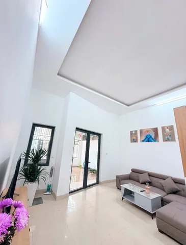 BÁN NHÀ CẤP 4 HẺM NGUYỄN HỮU THẤU 5x18m CÓ SẴN NỘI THẤT