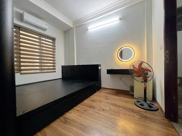 Khương Đình ở rất thanh bình dân sinh ổn định 
Nhà 4t,3pn giá chỉ loanh quanh đầu 6 
Nhà dân xây kiên cố ,hiện đại 
Gần trường học các cấp 
đường 2,5 giá trị tăng mạnh , không quy hoạch
Ace có nhu cầu lh; 0377224604 để xem nhà và biết thêm nhiều căn 