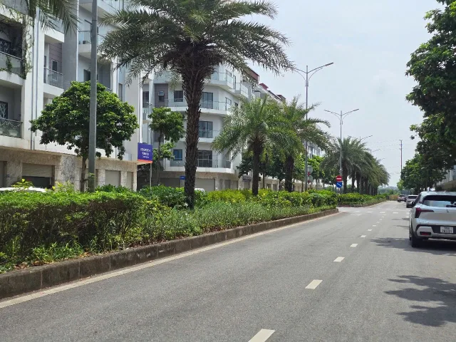 Bán căn xây thô 5 tầng dãy CL9 KĐT him lam đại phúc. Mặt đường đôi rộng 42m. Diện tích 75m mặt tiền 5m hướng tây bắc. Phường võ cường tỉnh bắc ninh
