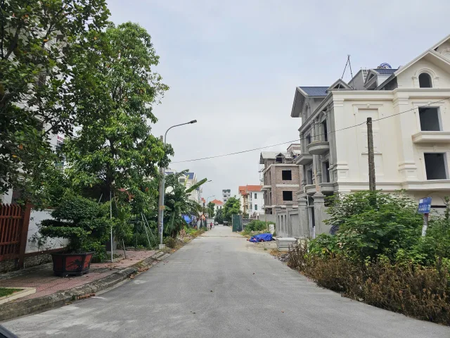 Bán đất biệt thự lô góc dãy OBT20 KĐT đại hoàng long. Diện tích 258m mặt tiền 15m hướng đông nam & đông bắc. Phường võ cường tỉnh bắc ninh