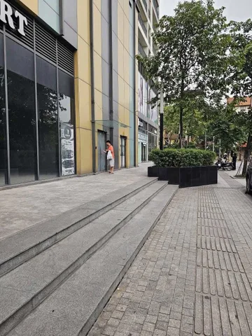 🏢 Cho thuê Shophouse Kosmo Tây Hồ – Mặt tiền VIP, kinh doanh mọi mô hình👉Mặt bằng vàng chân chung cư Kosmo – 106,3m², đỗ xe trước cửa, thuê chỉ 6x triệu

LH: 0982318676 Nga