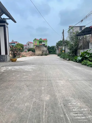 🍀🍀Chính chủ B.án nhanh lô đất 100m2 –  Đức Giang , Yên Dũng, Bắc Giang 🔥
📍 Vị trí trung tâm xã : bán kính 200m là uỷ ban xã , trạm y tế , trường học các cấp ... 
✅ Đường to , thông thoáng .
✅ Gần khu công nghiệp Đồng Phúc - Đức Giang ( QUY MÔ 770 ha ) 