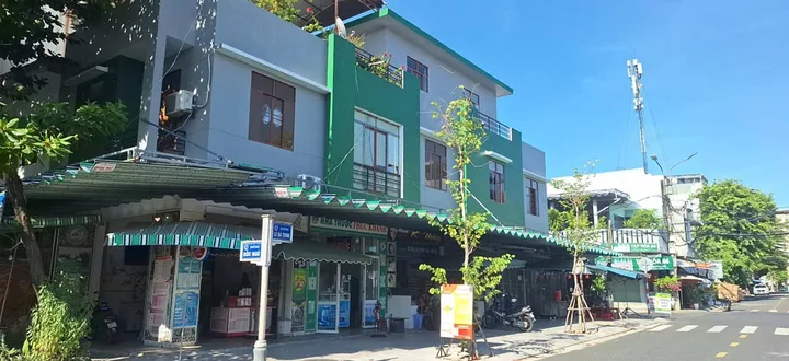 Nhà 3 mặt đường.giá 26 tỉ có thương lượng .chính chủ.